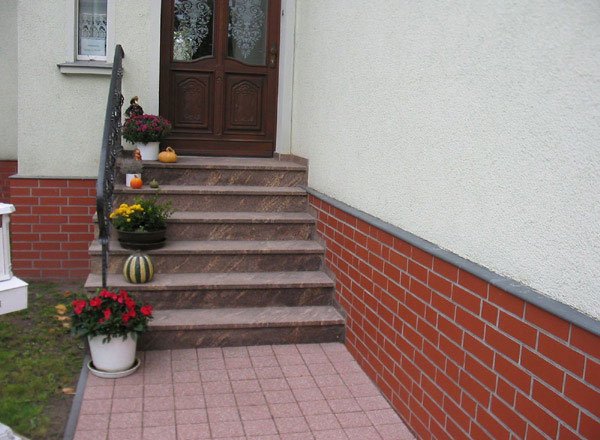 Natursteintreppe innen
